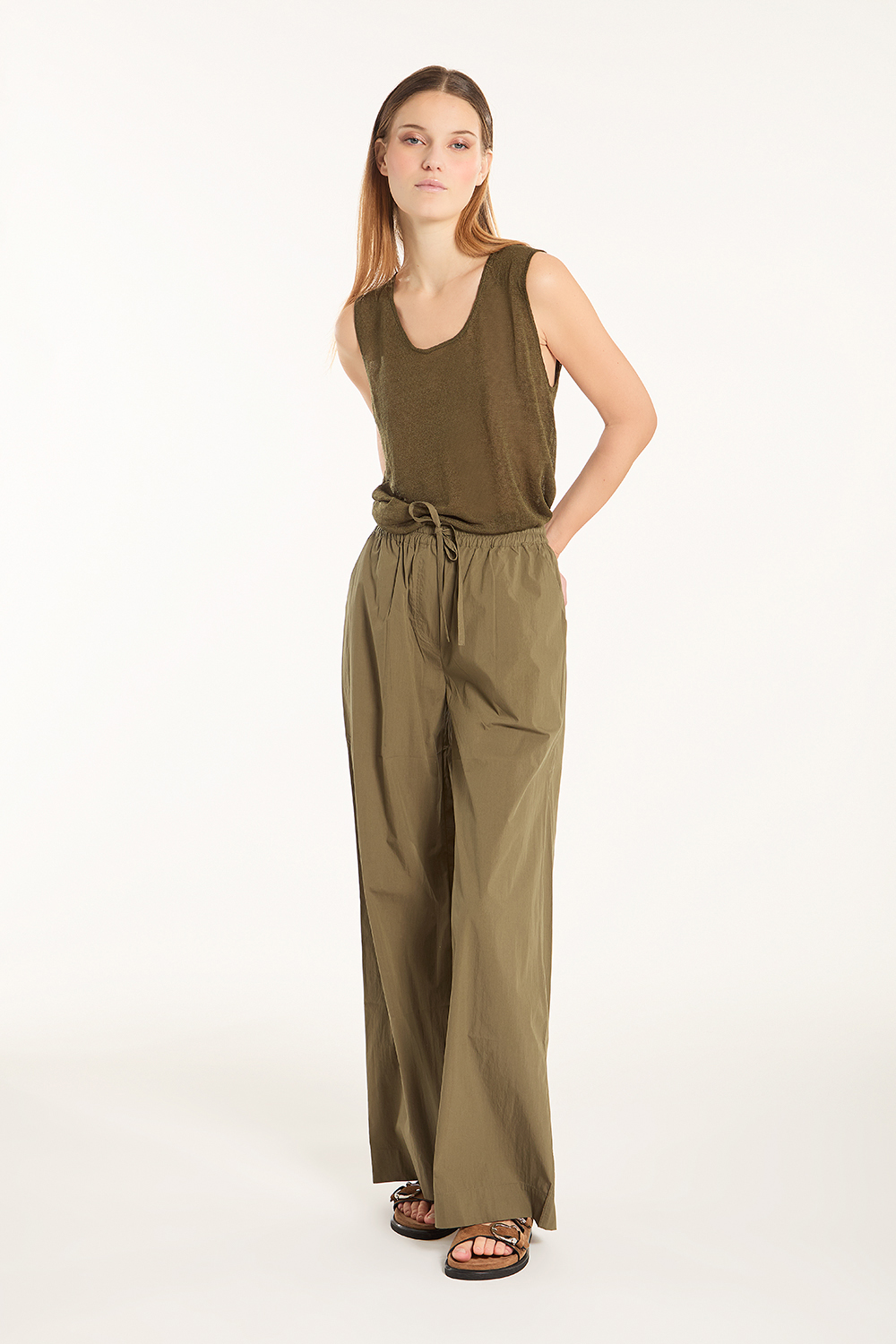 BABYLOND540887_007_S25,alt-2