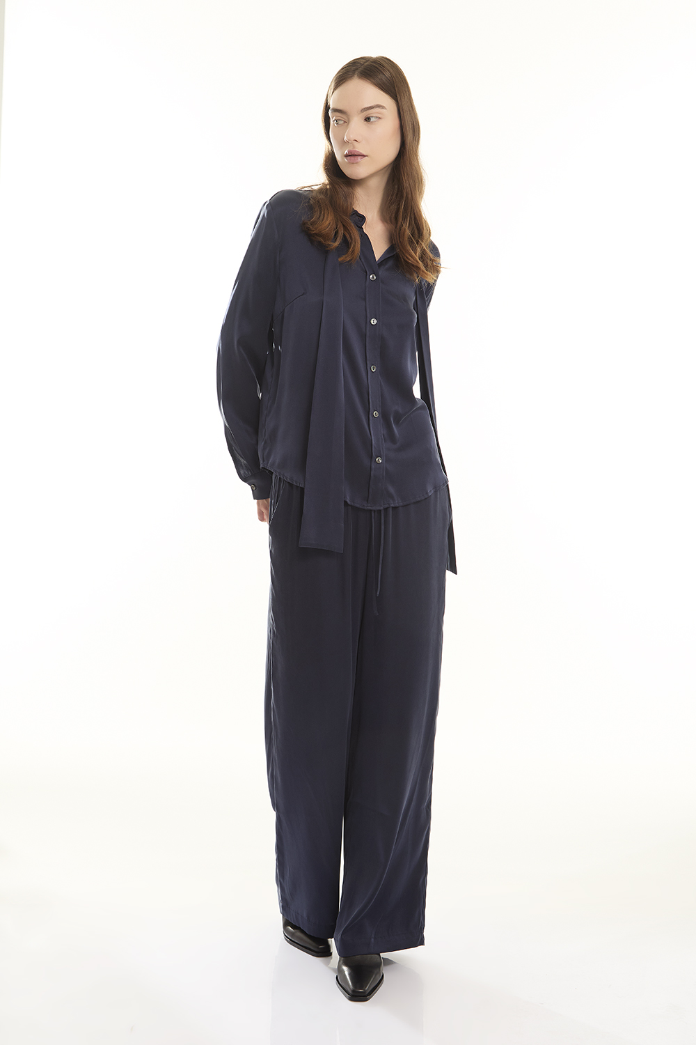 SALTYD230664_012_A24,alt-0