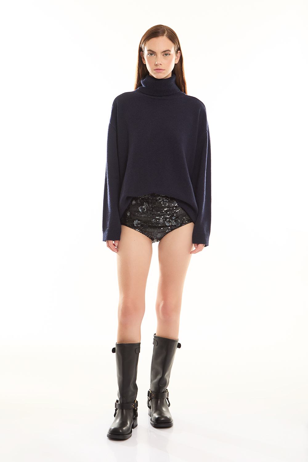 GLOWD210570_037_A24,alt-1