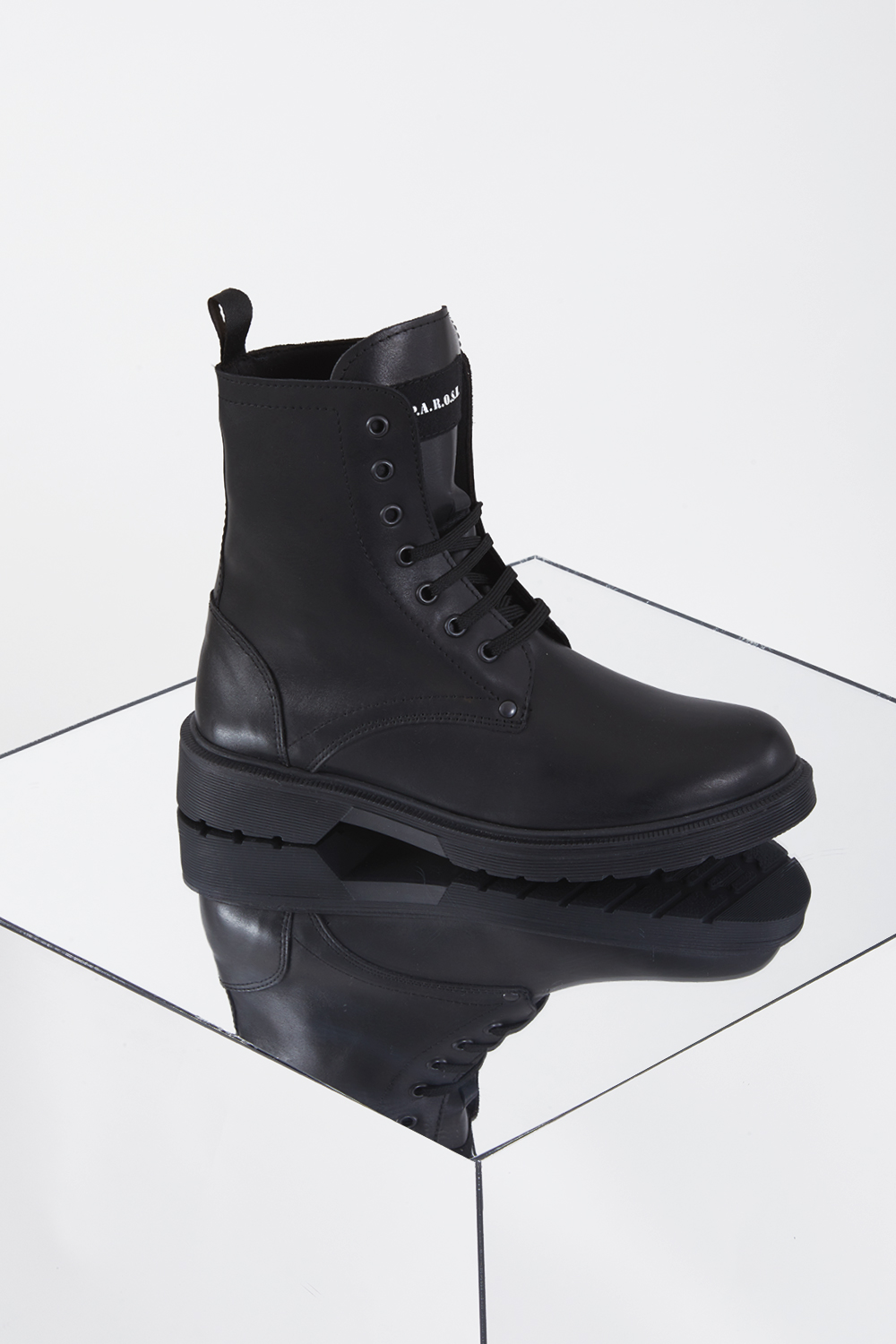 MELSHOED070223_013_A22,front